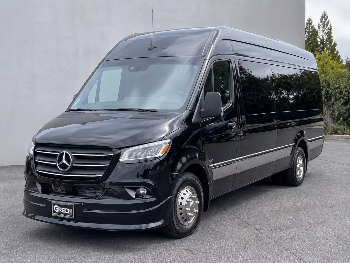 chandler 8 passenger sprinter van
